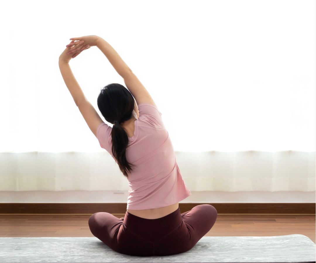 Un yoga doux et thérapeutique pour les femmes, dans les moments où le corps demande plus d'attention et de bienveillance