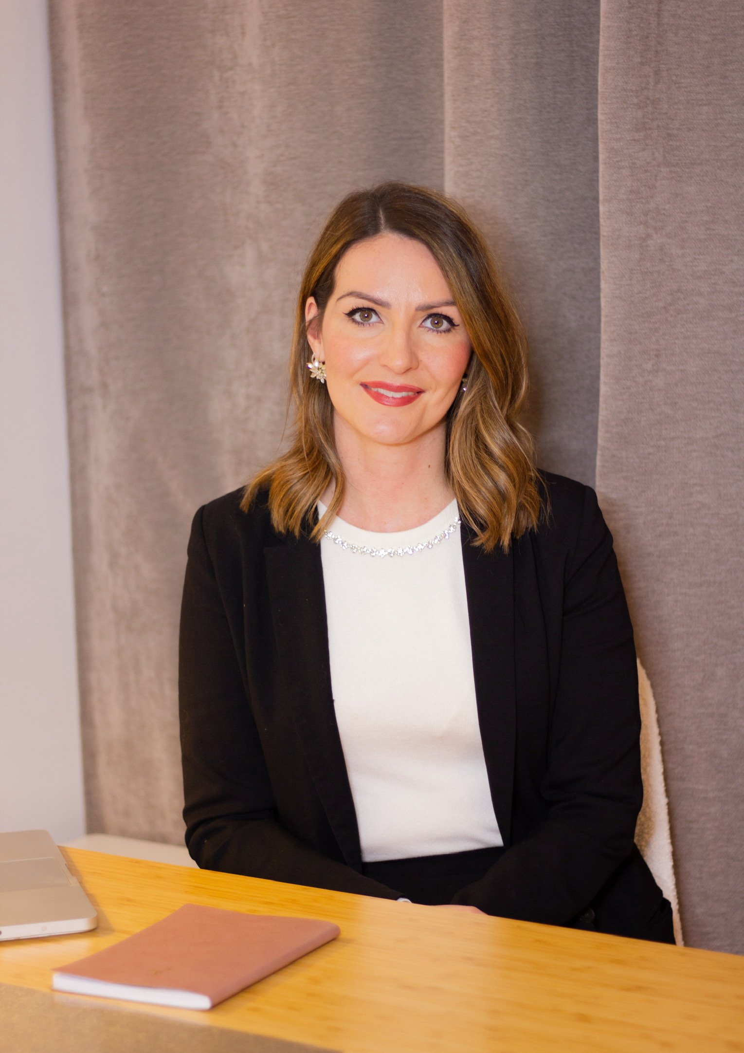 image de RIMBOT Camila en arrière plan floutée